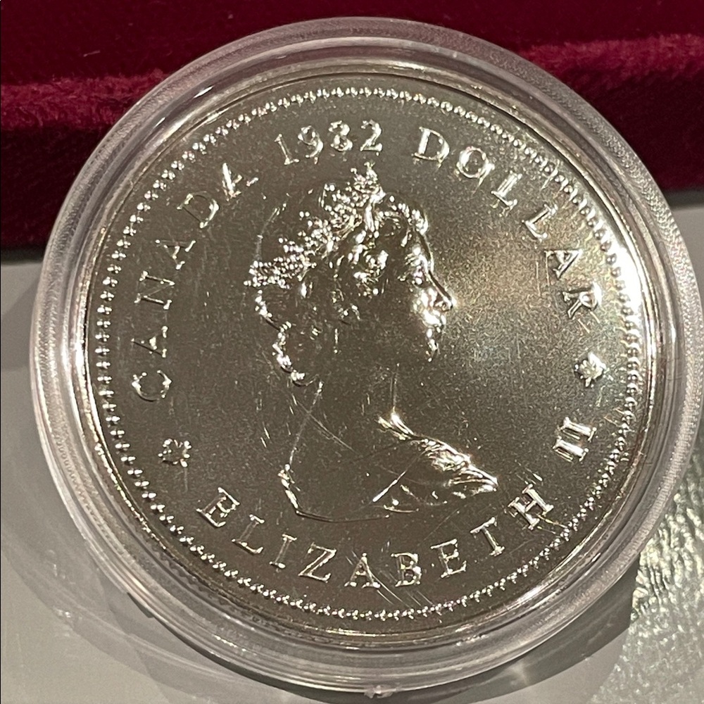 SET OF 2 - 1982 Canadian $1 DOLLAR CONFEDERATION CONSTITUTION Brilliant Uncircul - Picture 3 of 6